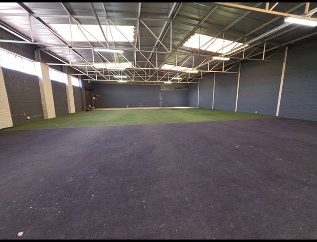 1,000M² WAREHOUSE FOR SALE IN HILTON
